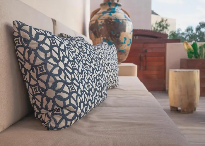 Stylish & Luxury Penthouse & Apartment, Private Pool, Private Hot Tub, Terrace And Roof At Jungle Apartment *