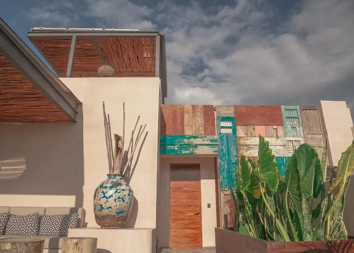 Stylish & Luxury Penthouse & Apartment, Private Pool, Private Hot Tub, Terrace And Roof At Jungle Apartment