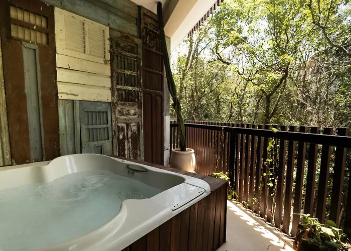 Stylish & Luxury Penthouse & Apartment, Private Pool, Private Hot Tub, Terrace And Roof At Jungle